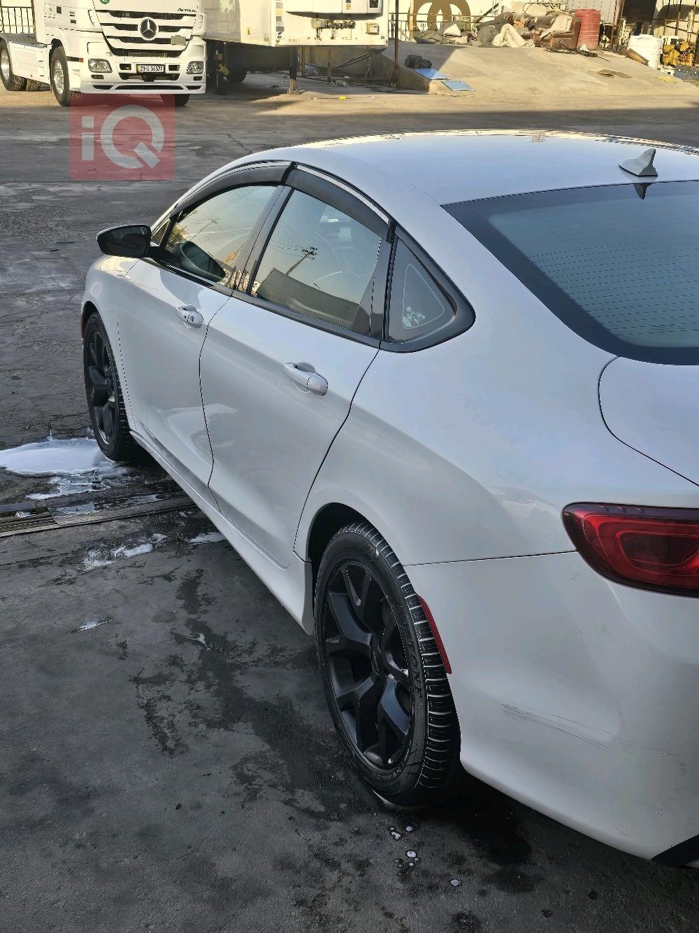 Chrysler 200
